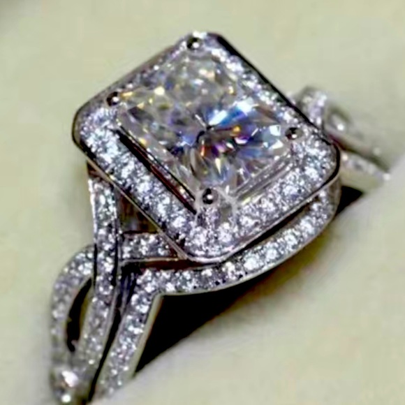 ♥️Ring set large emerald cut Zircon center stone round zircons on both bands - Picture 6 of 11